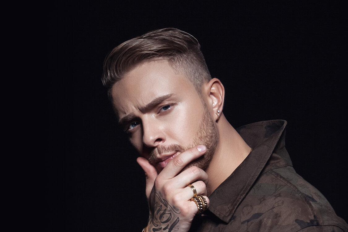    Фрики из прошлого: 7 эпатажных российских звезд 2000-х, за которых сейчас стыдно