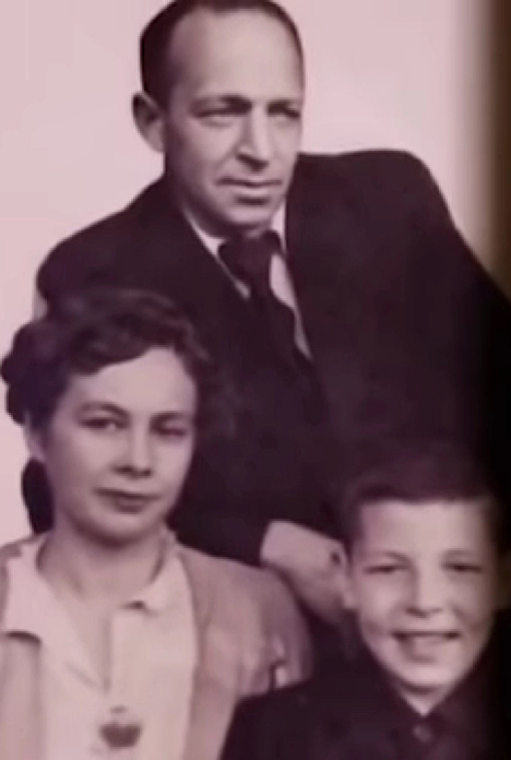 Роман Филиппов с отцом и мачехой