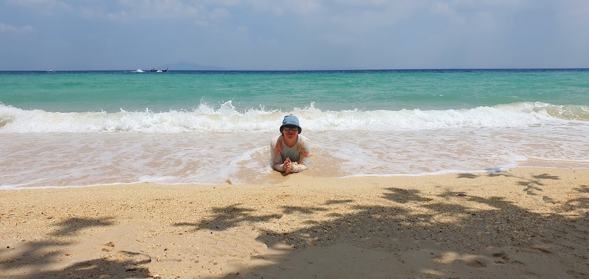 На пляже Лоо Му Ди, остров Пхи Пхи Дон, Андаманское море, Таиланд