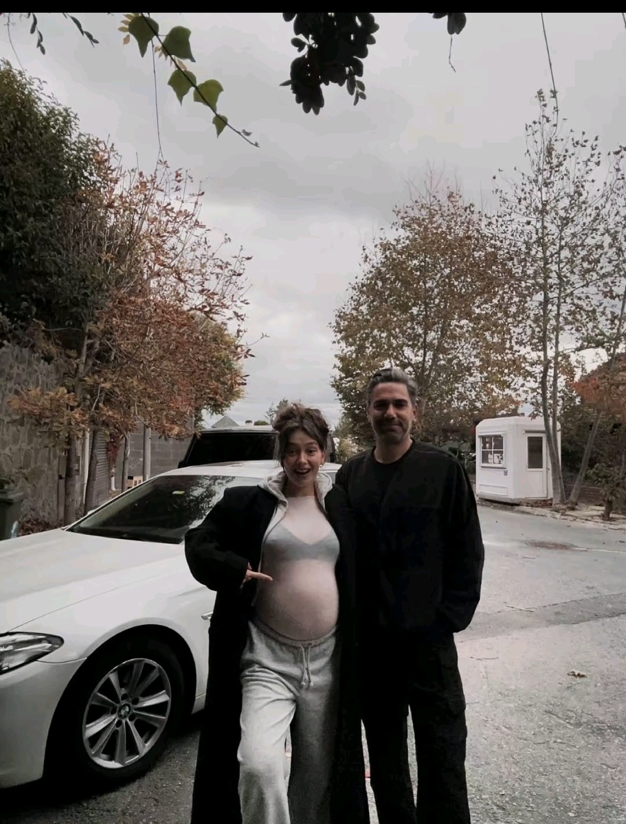 Фото взято из личной страницы актрисы Неслихан Атагюль Догулу. Взято из открытых источников. 