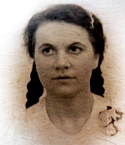 Нина Сазонова в юности