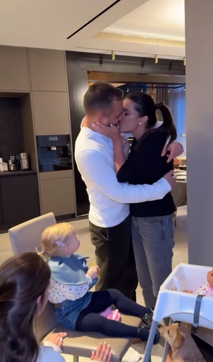 Ксения Бородина поцеловала Николая Сердюкова. Фото: соцсети