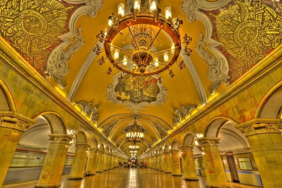 Московский метрополитен - это уникальное архитектурное сооружение! Можно путешествовать по станциям метро и наслаждаться индивидуальностью. Предлагаю отгадать названия станций по фотографии! Удачи!