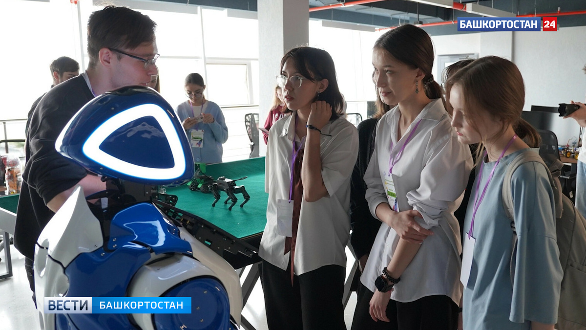    Уфимские студенты учат роботов говорить