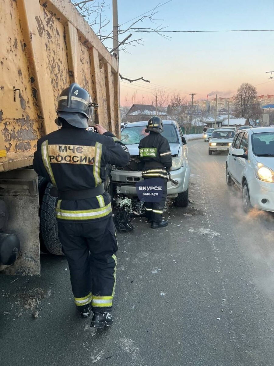    ДТП в Барнауле. Источник: Страховой аварком, t.me/vkurse22
