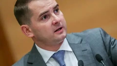 С предложением перейти на четырехдневную рабочую неделю выступил глава комитета Госдумы по труду Ярослав Нилов. Фото: duma.gov.ru