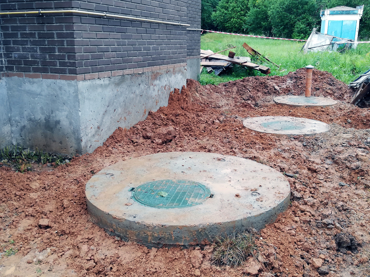 Септик из жб колец - трёхкамерный, монтаж септика в Калужской области ст. Тихонова Пустынь.