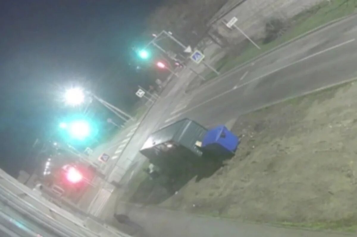    В Евпатории две девушки подожгли мусорные контейнеры