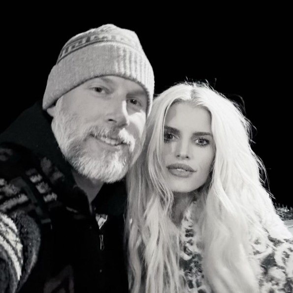     Джессика Симпсон развелась с мужем