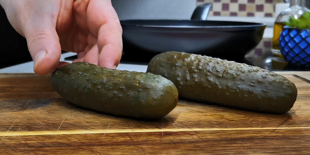 Приготовил на ужин советский салат из того, что осталось после праздников. Отличный старый рецепт, чем проще, тем лучше