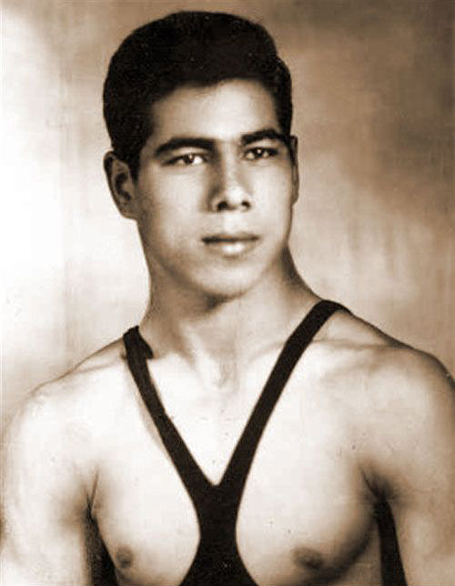 Тахти родился в 1930 году в бедном районе Хани-Абад на юге Тегерана.