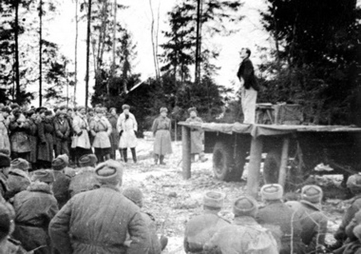 Выступление артистов Ленинградского фронтового цирка (1943 г.)
https://www.ruscircus.ru/