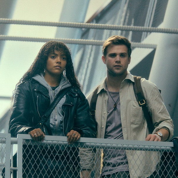     Лео Вудалл и Куинтесса Суинделл раскрывают глобальный заговор в трейлере «Главной цели»