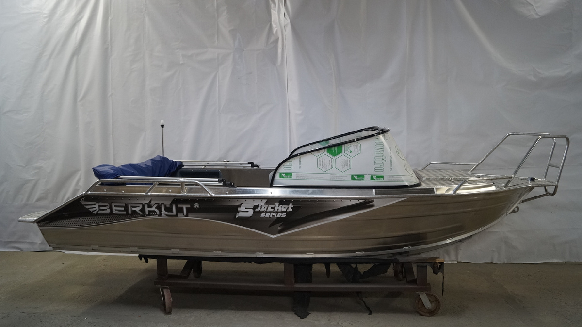 Фото наклеек на лодки Беркут S jacket