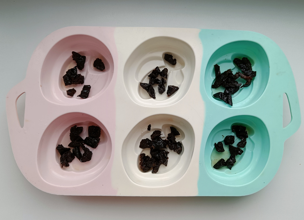 В одну ячейку я кладу один чернослив.