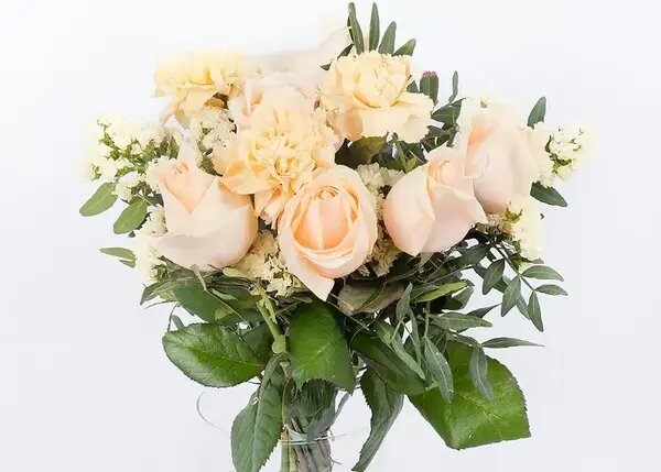   Букет с гвоздиками «Нежное прикосновение» от AzaliaNow Мария Казённова