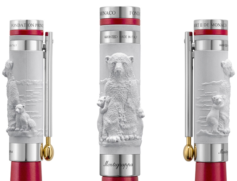 Латунные скульптурки белых медведей символизируют хрупкость жизни, поскольку им приходится бороться за выживание во все более враждебном климате