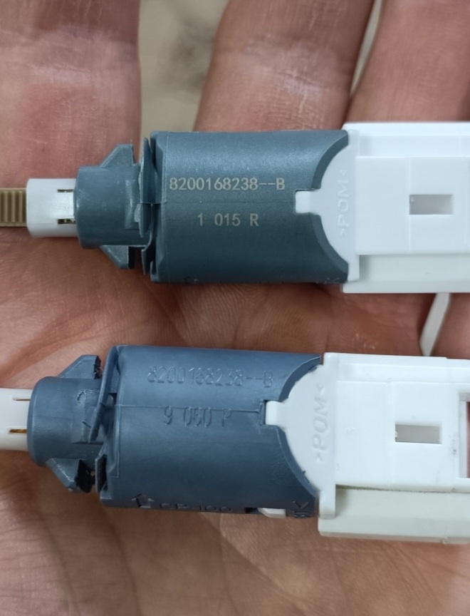 На фото снизу заводской концевик, часто выходящий из строя, сверху - концевик Рено, который работает без проблем.