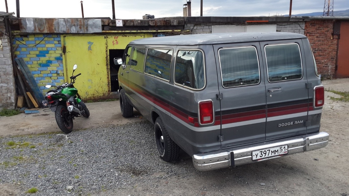 Dodge RAM 2 сзади. Источник фото: drive2.ru