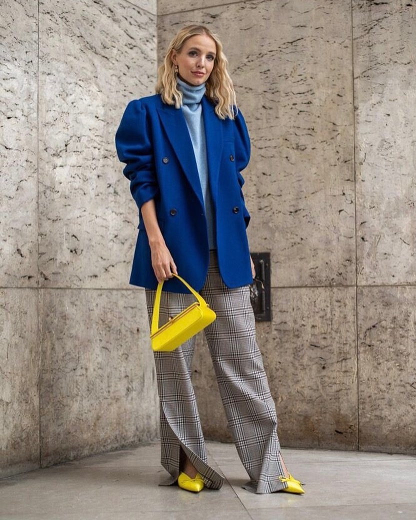 Яркие аксессуары могут полностью преобразить образ.