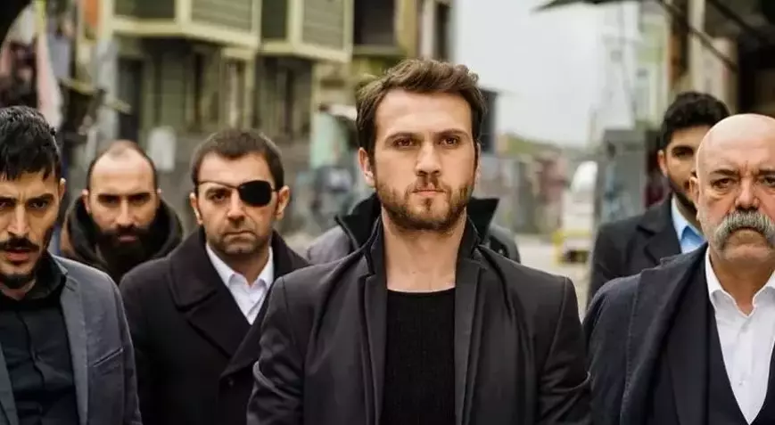 Кадр из турецкого сериала «Чукур» 