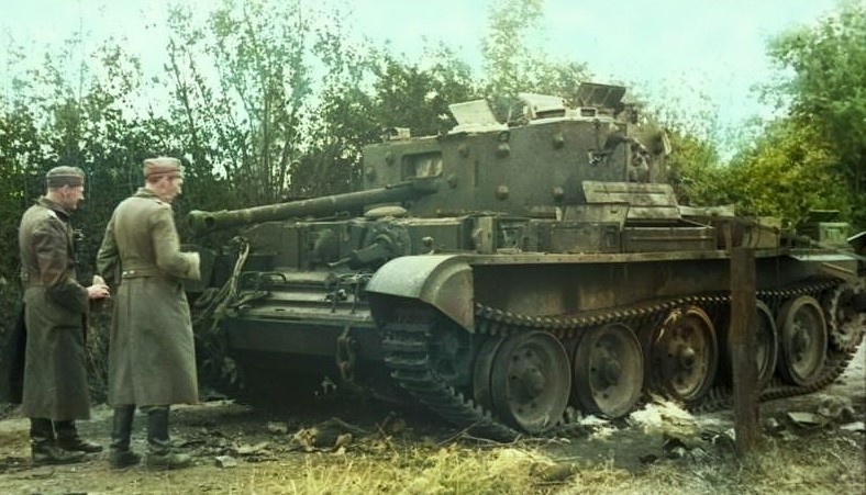 "Кромвель" подбитый "Тиграми" Мебиуса при попытке прорыва с высоты 213.