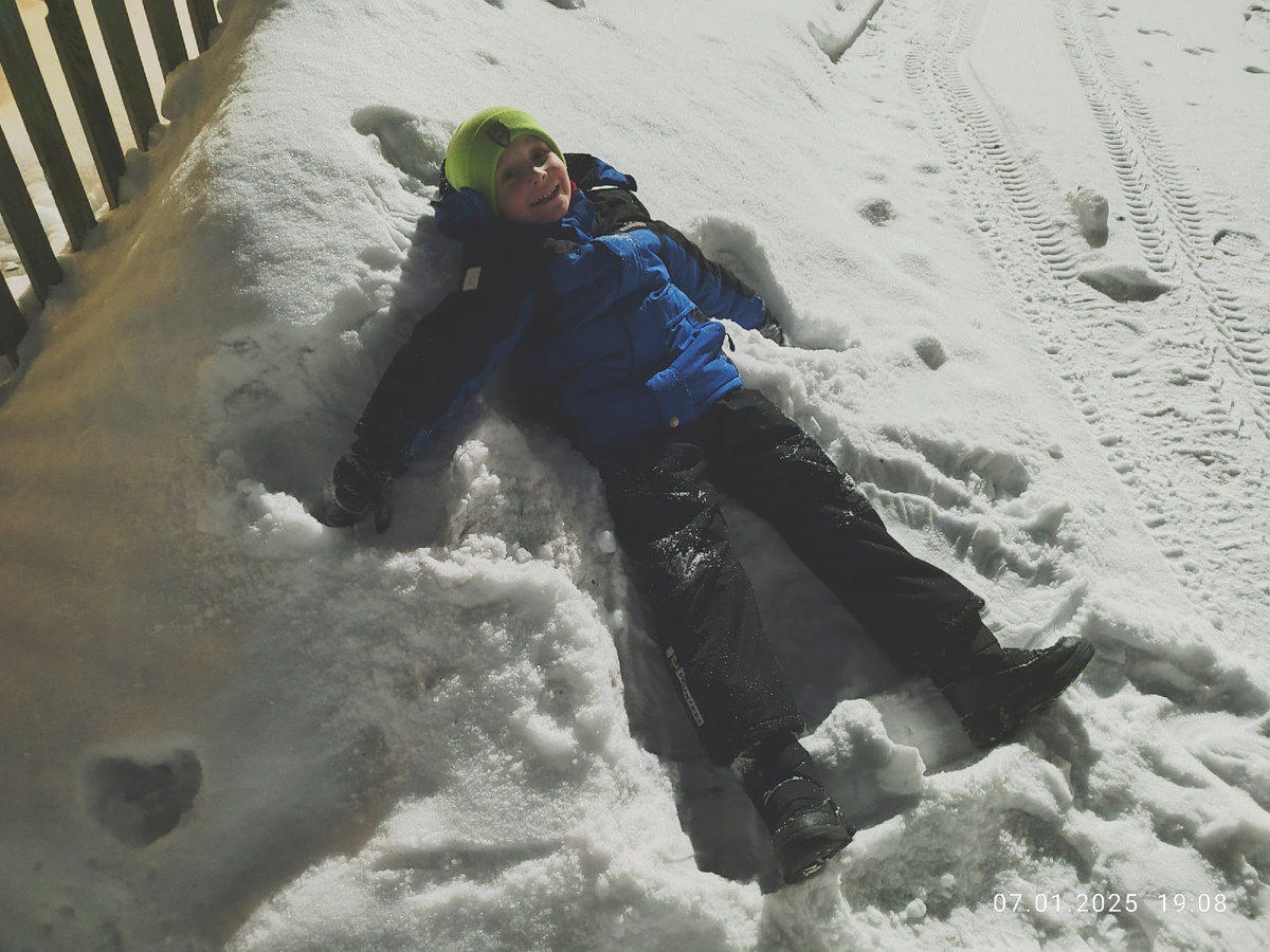 Счастлиый Вадюха. Найдите на фото сердечку