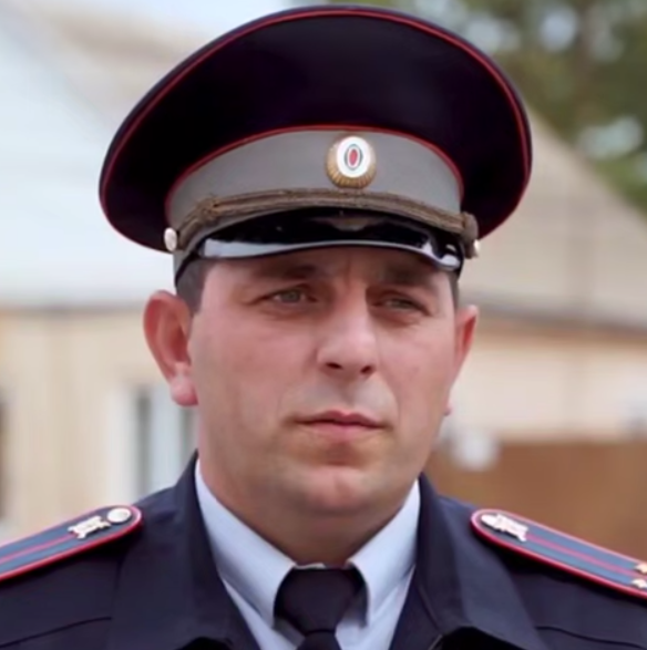 Один из сотрудников ДПС, который спас пожилую женщину