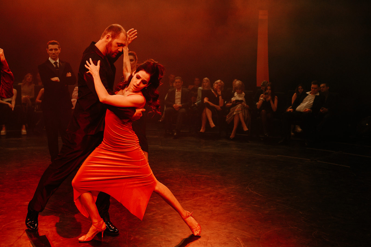 Кадр из сериала  «Танго на осколках»