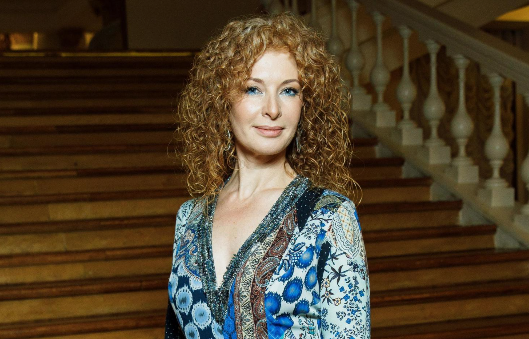 на фото Амалия Мордвинова 