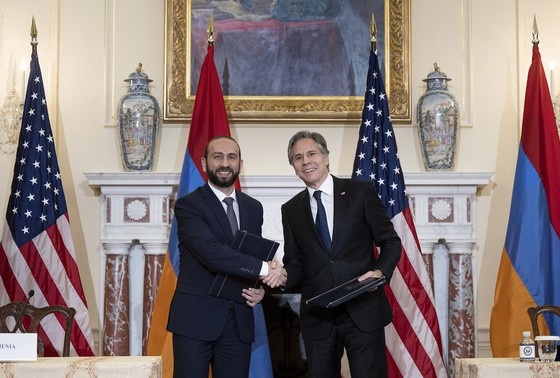    Министр иностранных дел Армении Арарат Мирзоян и госсекретарь США Энтони Блинкен
