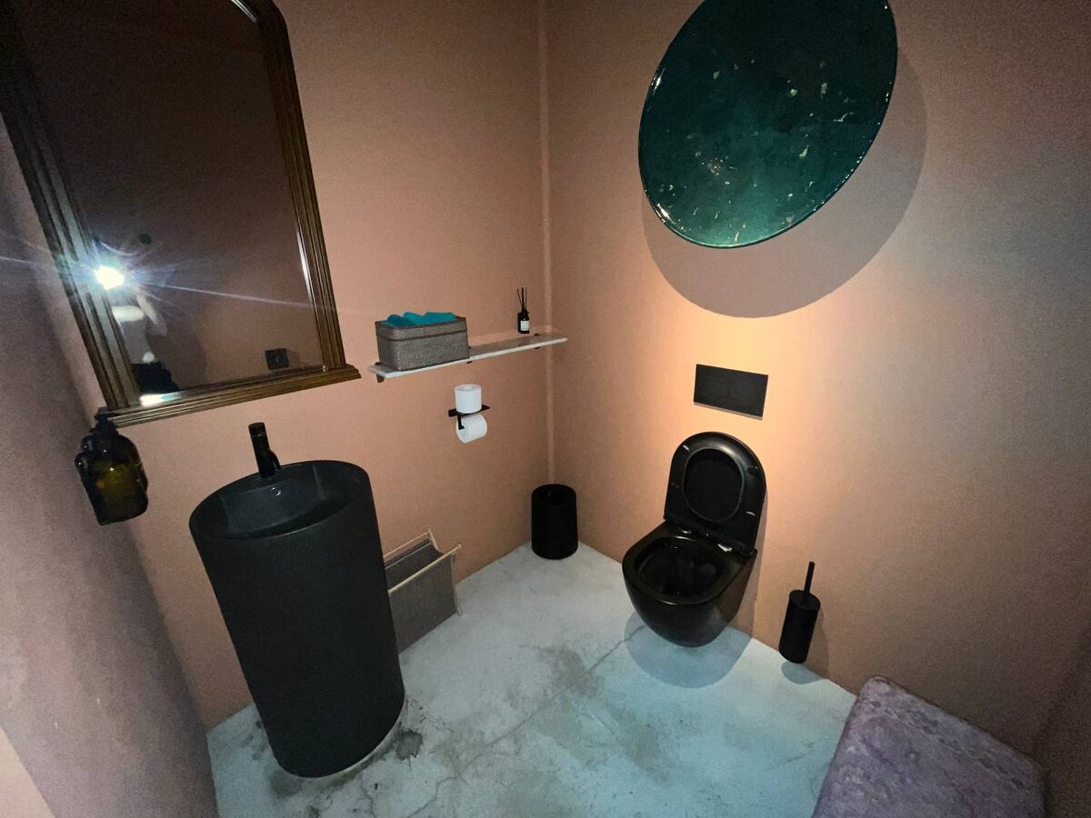 туалетная кабинка