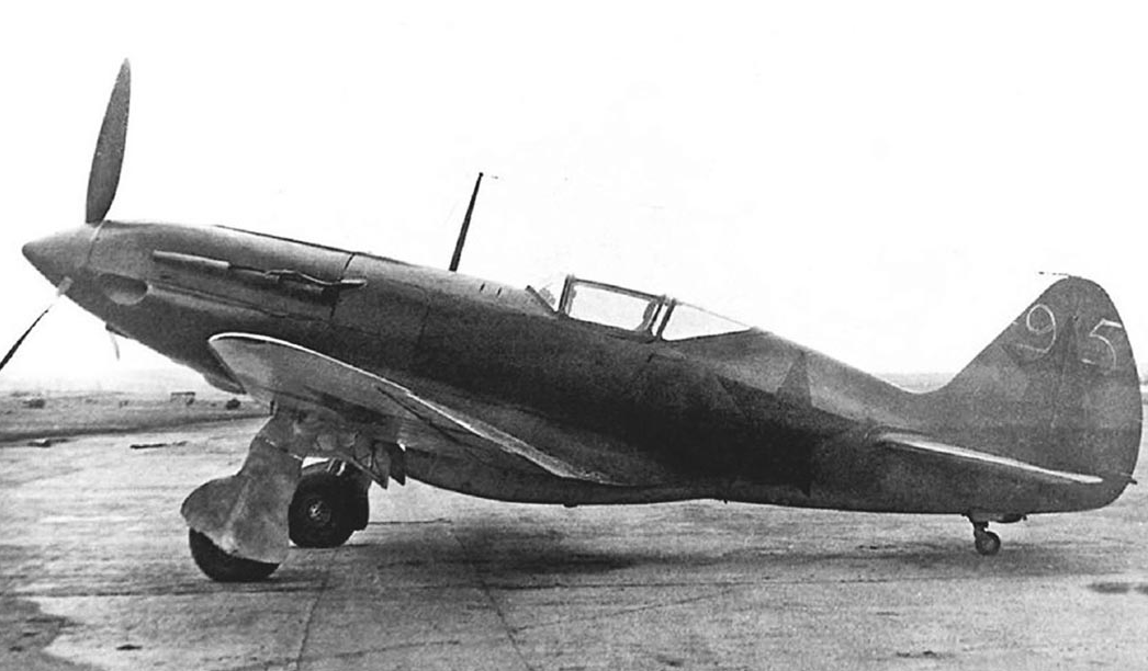 МиГ-3. Этот самолёт часто критикуется. Минусом была плохая маневренность, сложность управления и слабое вооружение. Однако в 41 году этот самолёт лучше других выполнял задачи сопровождения