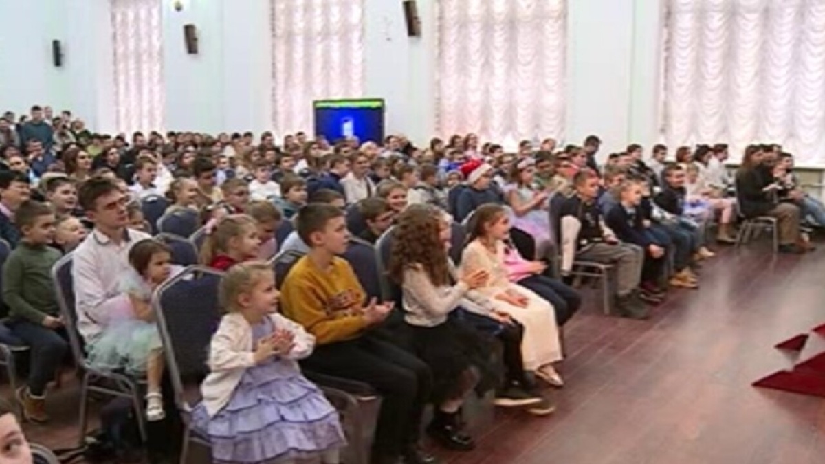    В КГУ при поддержке Курской епархии прошла традиционная Рождественская елка