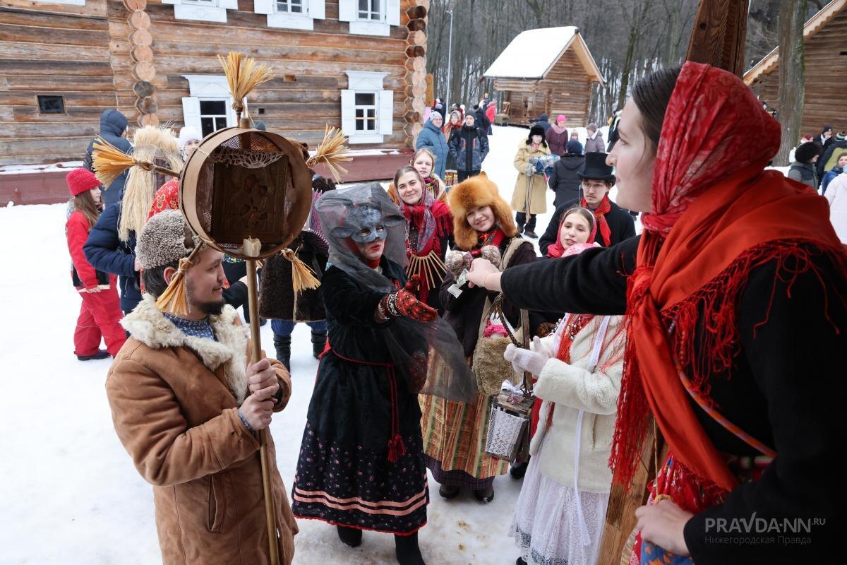    Посетители очень любят веселиться на Святки на Щёлоковском хуторе