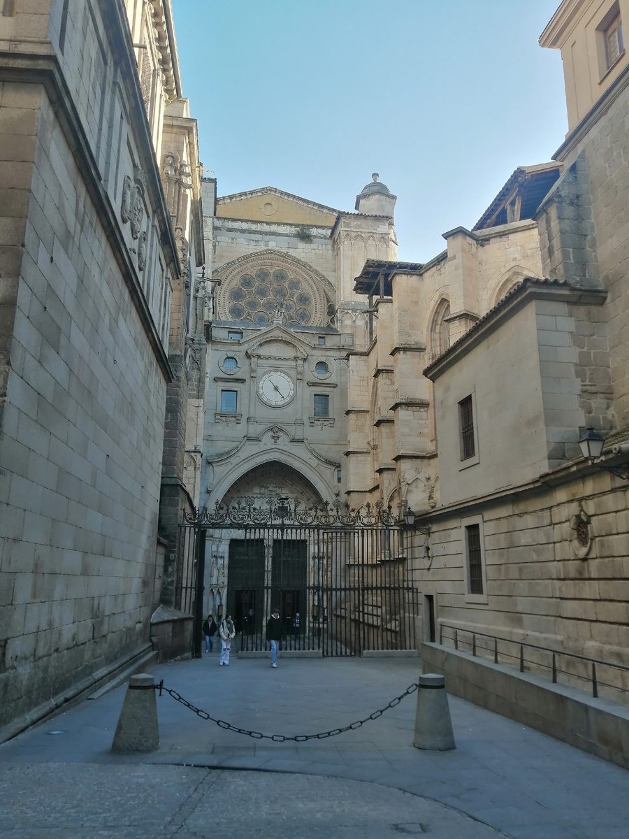 Нет, это не наш отель.  Это рядом