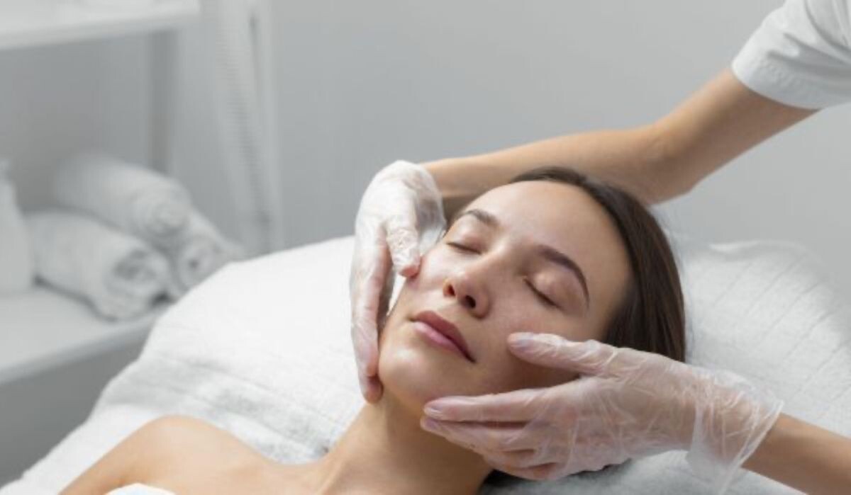     Массаж лица. Источник: vestivrn.ru Автор фото: Freepik