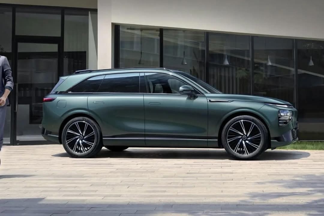 Китайский электромобиль Xpeng G9