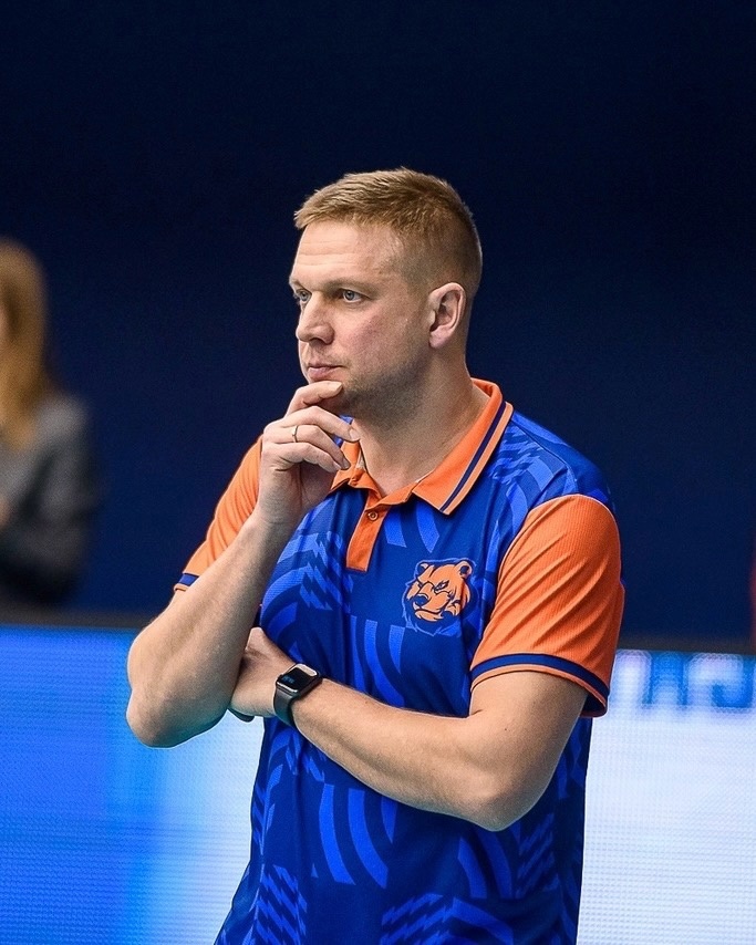 В женский волейбол Алексей Бабешин пришёл после полутора сезонов в кемеровском "Кузбассе". Фото из личного архива Алексея Бабешина 