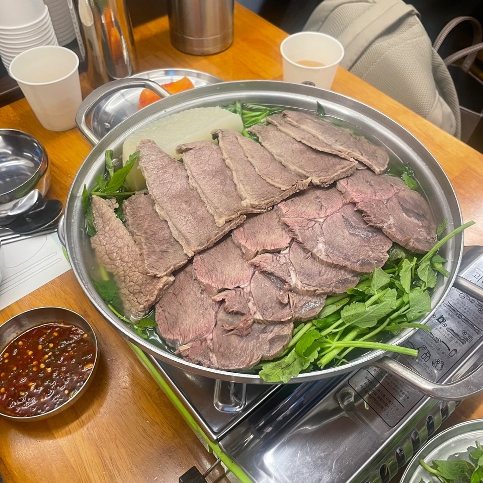 Суюк чонголь от Neungdong Minari (Хон Ю / The Korea Herald)
