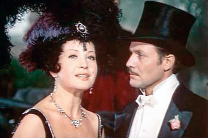 В «Летучей мыши» актриса снималась с Юрием Соломиным
