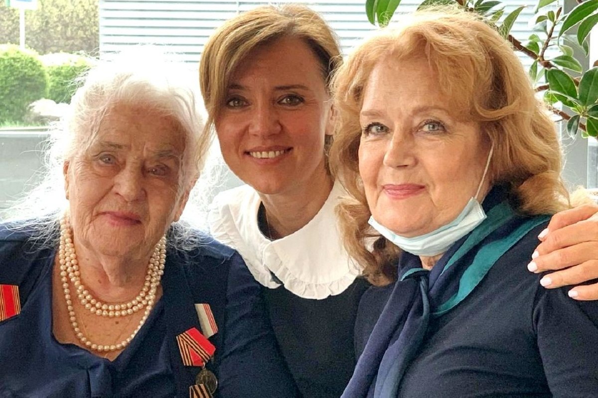 thevoicemag.ru (Ирина Алферова с дочкой и мамой)