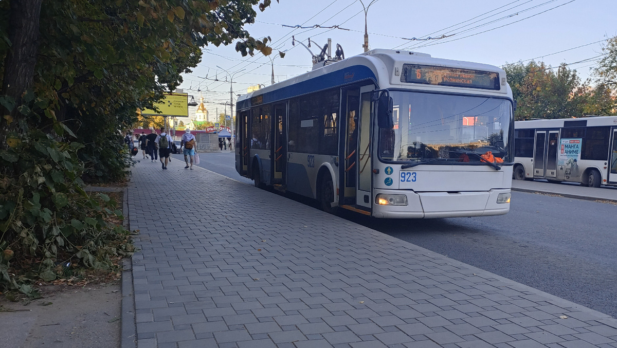 к/ст "Губернский рынок", троллейбус Stadler 321, маршрут № 6 