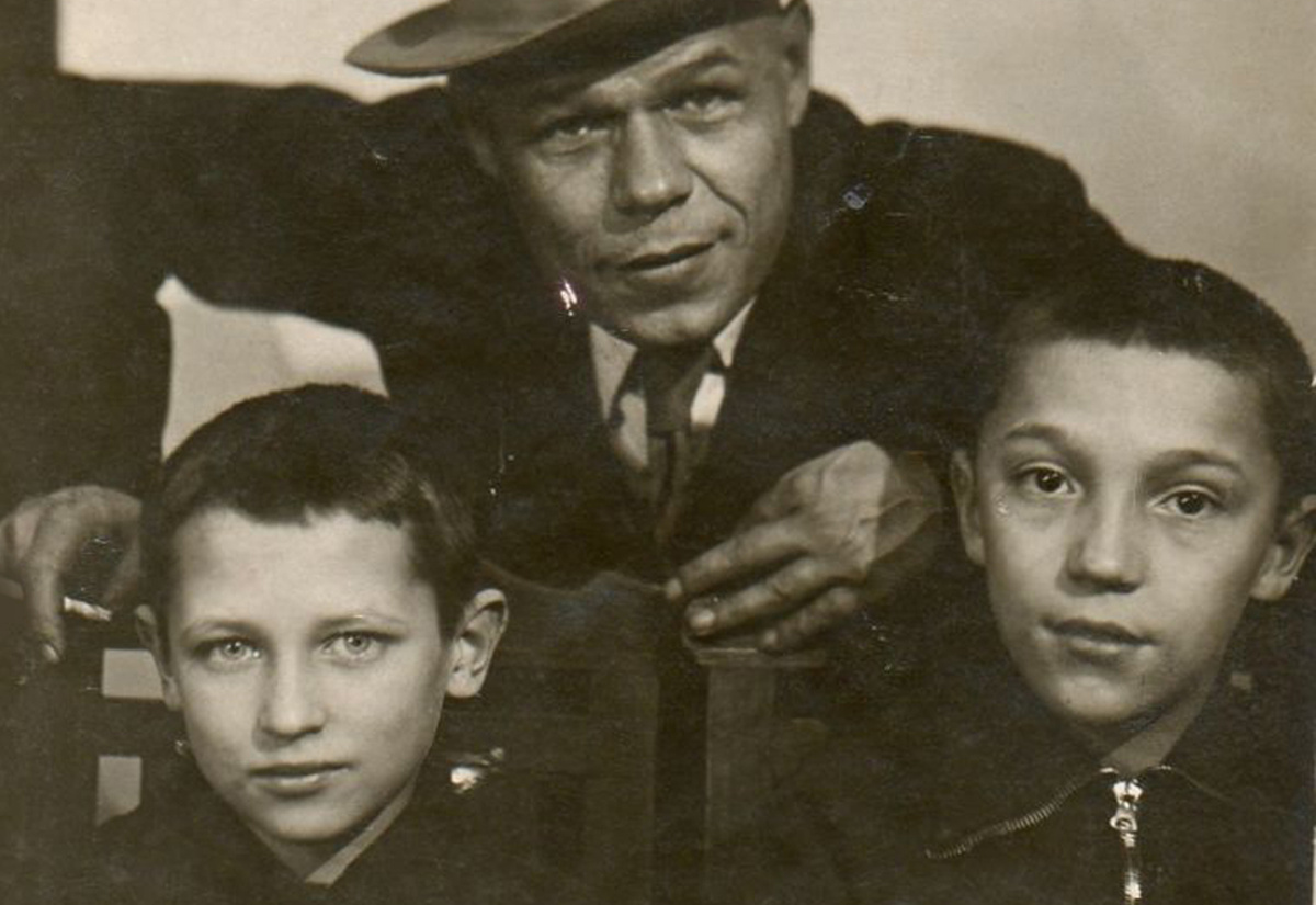 Павел Рыбалко с сыном Виленом (справа)