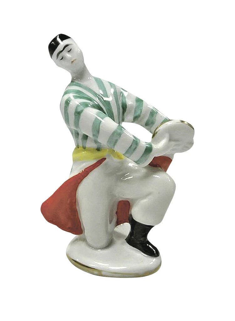 Вот такую советскую фарфоровую фигурку «Узбек с бубном» оценивают в сотню тысяч рублей.