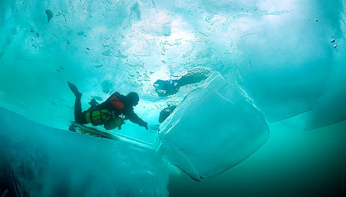 Зимний дайвинг на Байкале