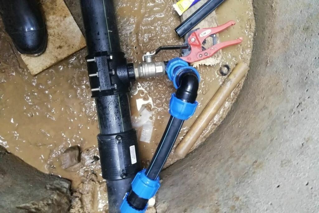 Врезка в центральную магистраль водопровода