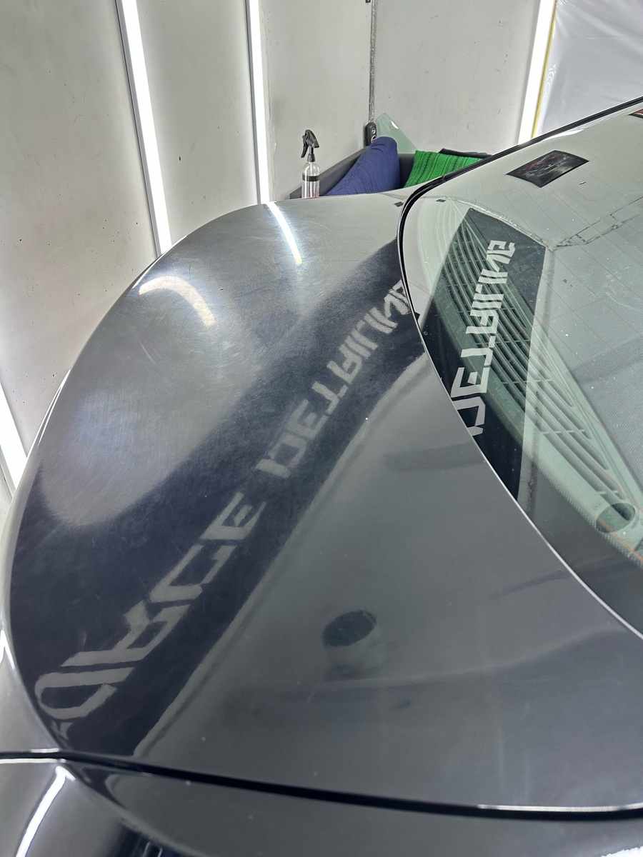 Вот в таком состоянии была крышка багажника