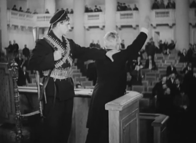 "Караул устал". Кадр из фильма "Выборгская сторона" (1938).