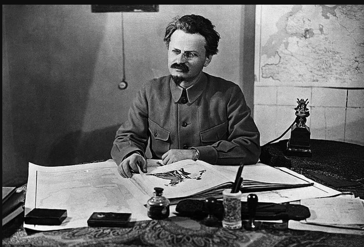 Лев ТРОЦКИЙ  - НАРОДНЫЙ КОМИССАР  ПО ВОЕННЫМ  и  МОРСКИМ  ДЕЛАМ  в  1920-е годы